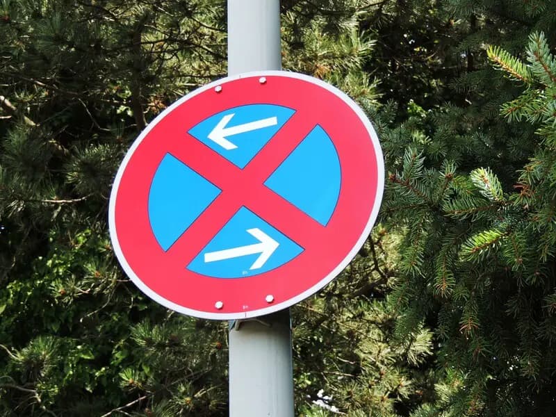 Vermeiden Sie Parkprobleme während des Umzugs durch ein Straßensperrungen Berlin