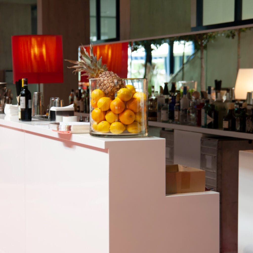 Modular und stilvoll: Die perfekte Bar für Ihre Event- und Messebedürfnisse